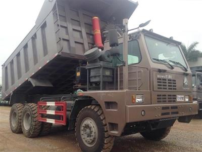 Xe tải ben Howo chạy mỏ Bá Vương 70 tấn 371HP